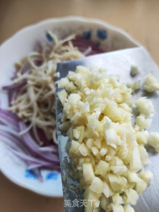 凉拌金针菇洋葱丝的做法步调：6