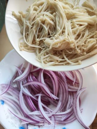 凉拌金针菇洋葱丝的做法步调：5