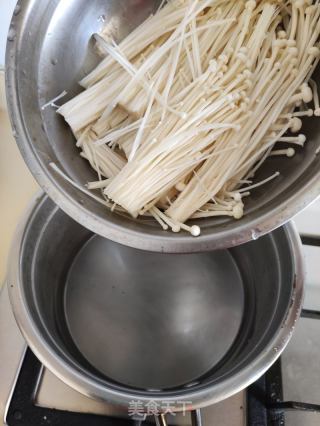 凉拌金针菇洋葱丝的做法步调：3