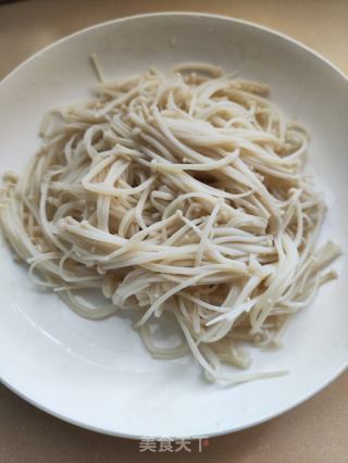 凉拌金针菇洋葱丝的做法步调：4