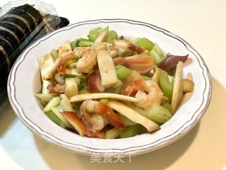 西芹虾仁的做法步调：12
