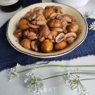 蘑菇板栗烧鸡块的做法步调：9