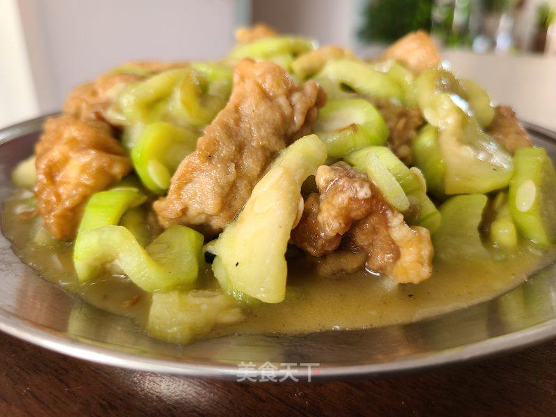 丝瓜炒油炸茄子的做法