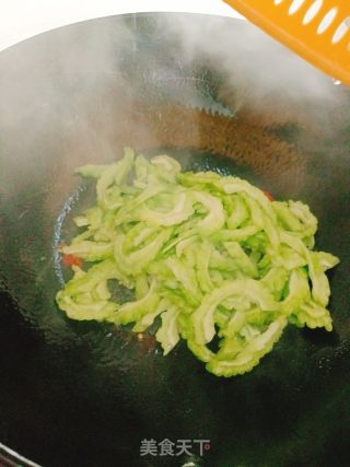 浑炒苦瓜的做法步调：5
