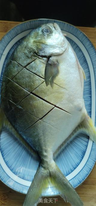 豉汁蒸鲳鱼的做法步调：1