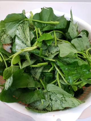 浑炒白薯苗的做法步调：1