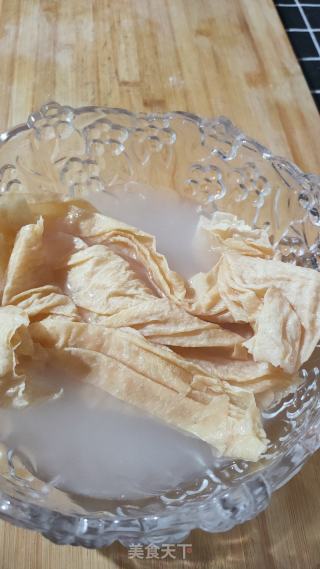 便宜辣条的做法步调：1