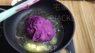 奶喷鼻紫薯泥馅料，建造简朴，用处百拆。的做法步调：5