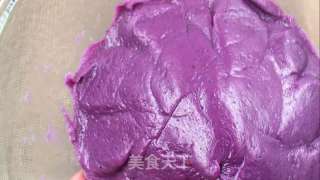 奶喷鼻紫薯泥馅料，建造简朴，用处百拆。的做法步调：9