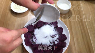 奶喷鼻紫薯泥馅料，建造简朴，用处百拆。的做法步调：2