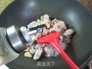 白椒牛蛙鸡的做法步调：6