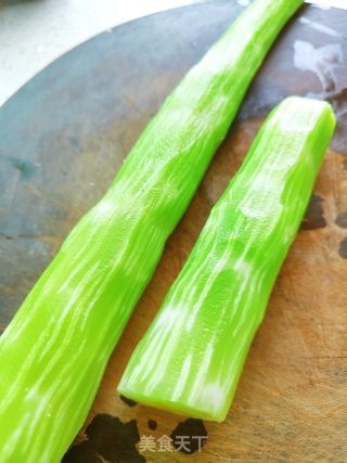 莴笋炒肉的做法步调：1