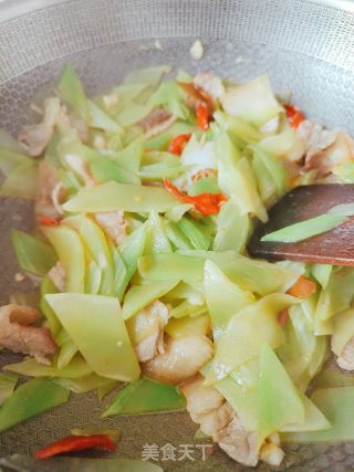 莴笋炒肉的做法步调：9