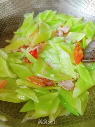 莴笋炒肉的做法步调：8