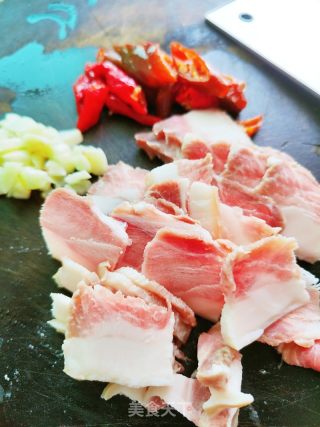 莴笋炒肉的做法步调：3