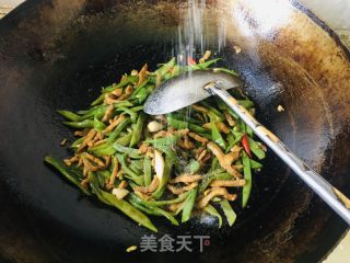 刀豆炒肉丝的做法步调：12