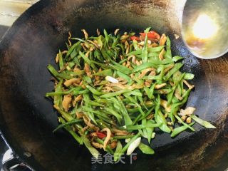 刀豆炒肉丝的做法步调：10