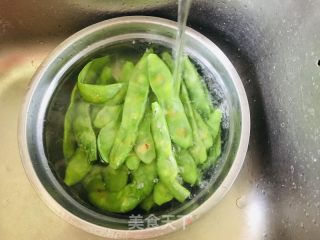 刀豆炒肉丝的做法步调：2