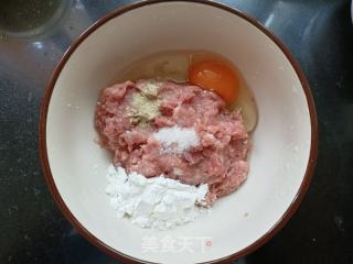 鸡蛋肉丸汤的做法步调：2