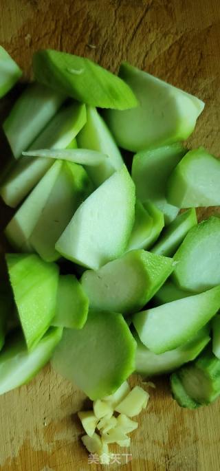 鸡汤烧丝瓜的做法步调：1