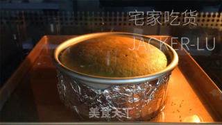 抹茶古早蛋糕，心感云朵般细致，抹茶味清爽而共同。的做法步调：19