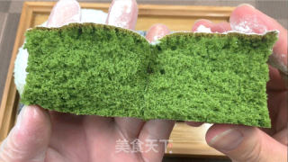 抹茶古早蛋糕，心感云朵般细致，抹茶味清爽而共同。的做法步调：23