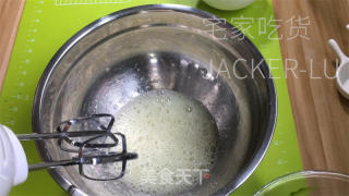 抹茶古早蛋糕，心感云朵般细致，抹茶味清爽而共同。的做法步调：10