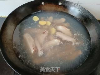 卤鸭翅的做法步调：2