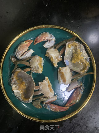 下颜值又甘旨老滑的蟹膏蒸鸡蛋的做法步调：2