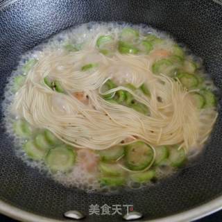 虾仁丝瓜里的做法步调：9