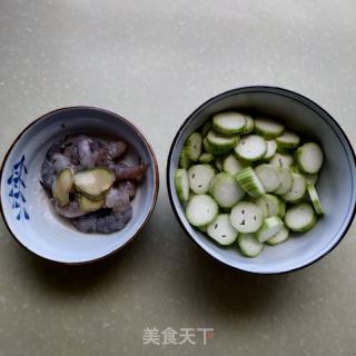 虾仁丝瓜里的做法步调：3