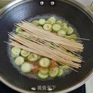 虾仁丝瓜里的做法步调：7