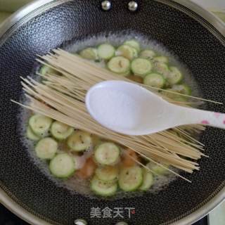 虾仁丝瓜里的做法步调：8
