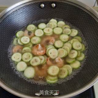 虾仁丝瓜里的做法步调：6