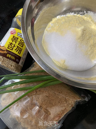 喷鼻蔥肉紧玉米蛋糕的做法步调：1