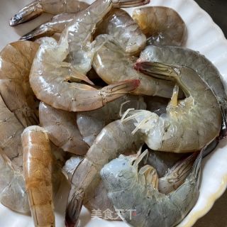 家常炒虾仁的做法步调：1