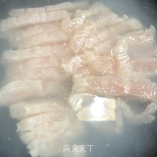 酸苦鱼段的做法步调：3
