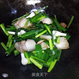 五花肉炒蒜苗的做法步调：6