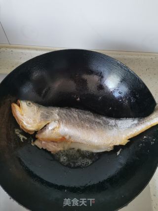 喷鼻辣黄花鱼的做法步调：3