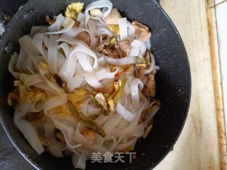 肥肠炒河粉的做法步调：6