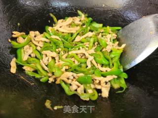 青椒炒鸡胸肉的做法步调：5