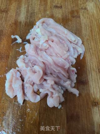 丝瓜炒鸡胸肉的做法步调：4