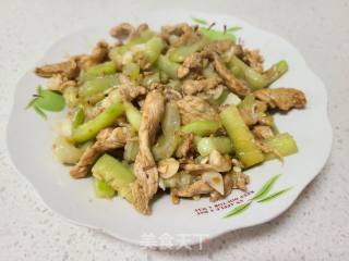 丝瓜炒鸡胸肉的做法步调：8