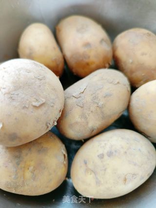 土豆蘑菇的做法步调：1