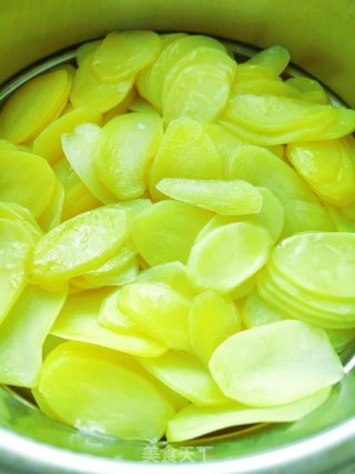 土豆蘑菇的做法步调：5