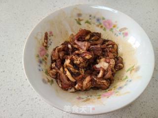 茄子肉丝焖里的做法步调：3