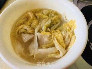 沙锅酸菜白烧肉的做法步调：1
