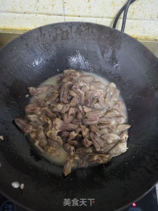 辣椒炒鸡心的做法步调：6