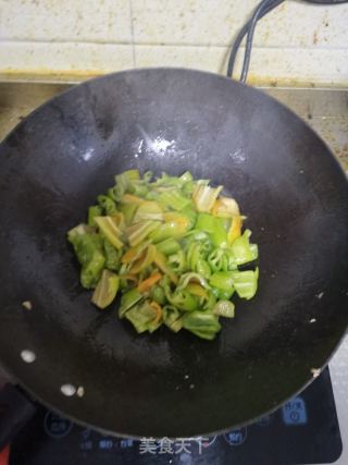 辣椒炒鸡心的做法步调：7