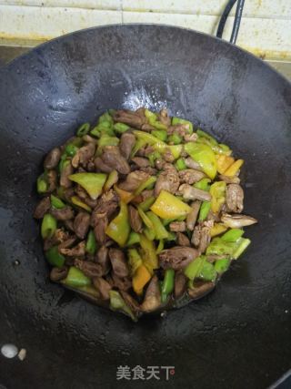 辣椒炒鸡心的做法步调：8
